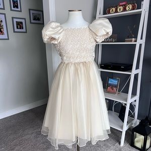 Flower Girl Dress. Can be worn as any fancy girls dress. Ivory color